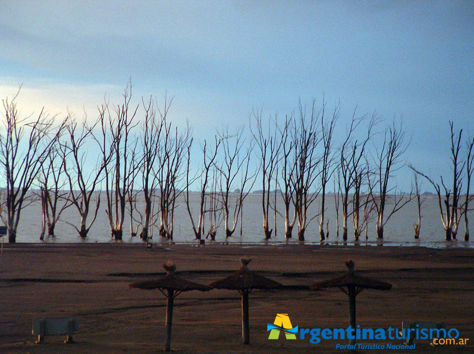 Lago Epecun en Caru - Imagen: Argentinaturismo.com.ar