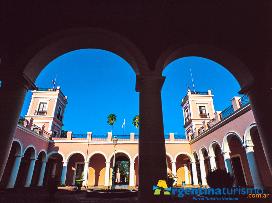 Palacio San Jos en Basavilbaso - Imagen: Argentinaturismo.com.ar