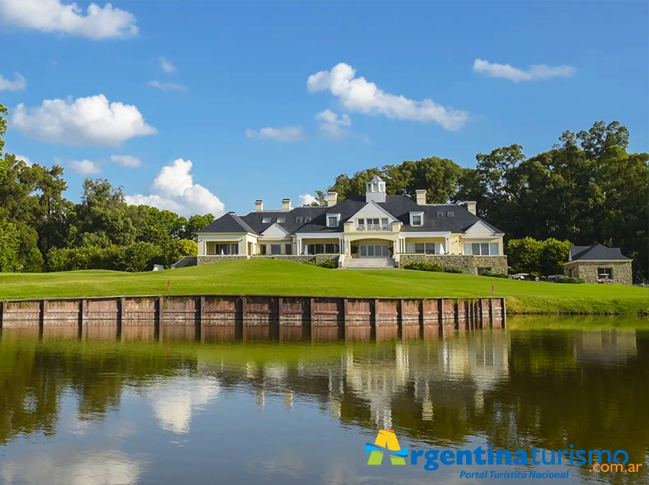 Golf en Cauelas - Imagen: Argentinaturismo.com.ar