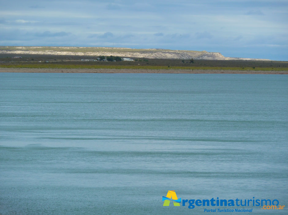 Playas y Balnearios de Casa de Piedra - Imagen: Argentinaturismo.com.ar