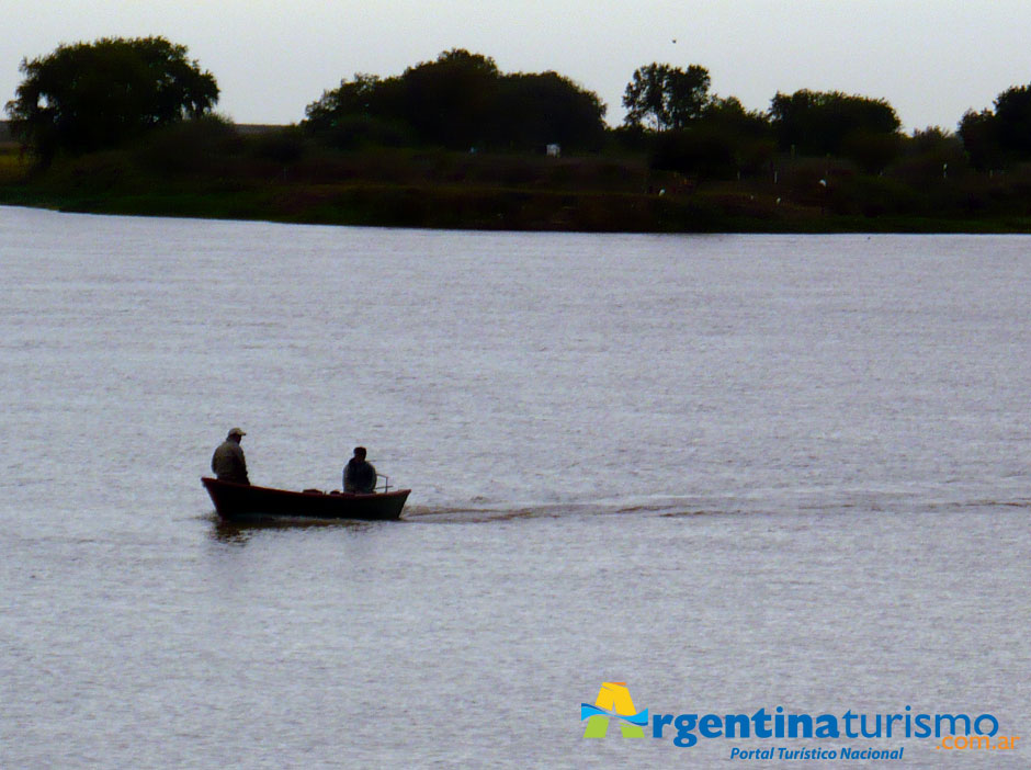 Pesca en Coronda - Imagen: Argentinaturismo.com.ar