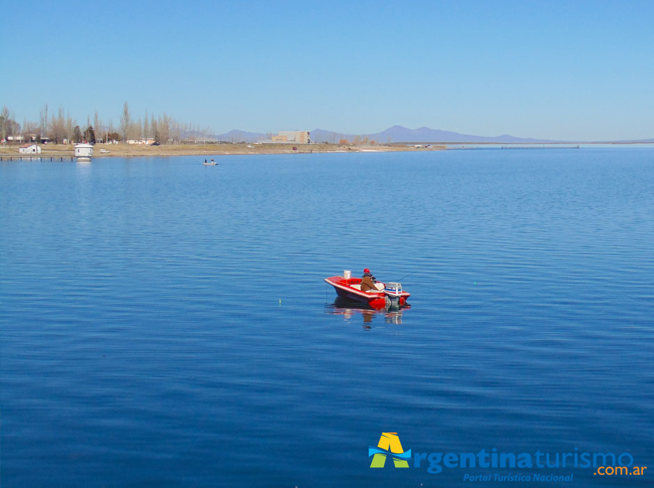 Pesca Deportiva en El Nihuil - Imagen: Argentinaturismo.com.ar