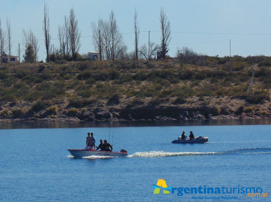 Pesca Deportiva en El Nihuil - Imagen: Argentinaturismo.com.ar