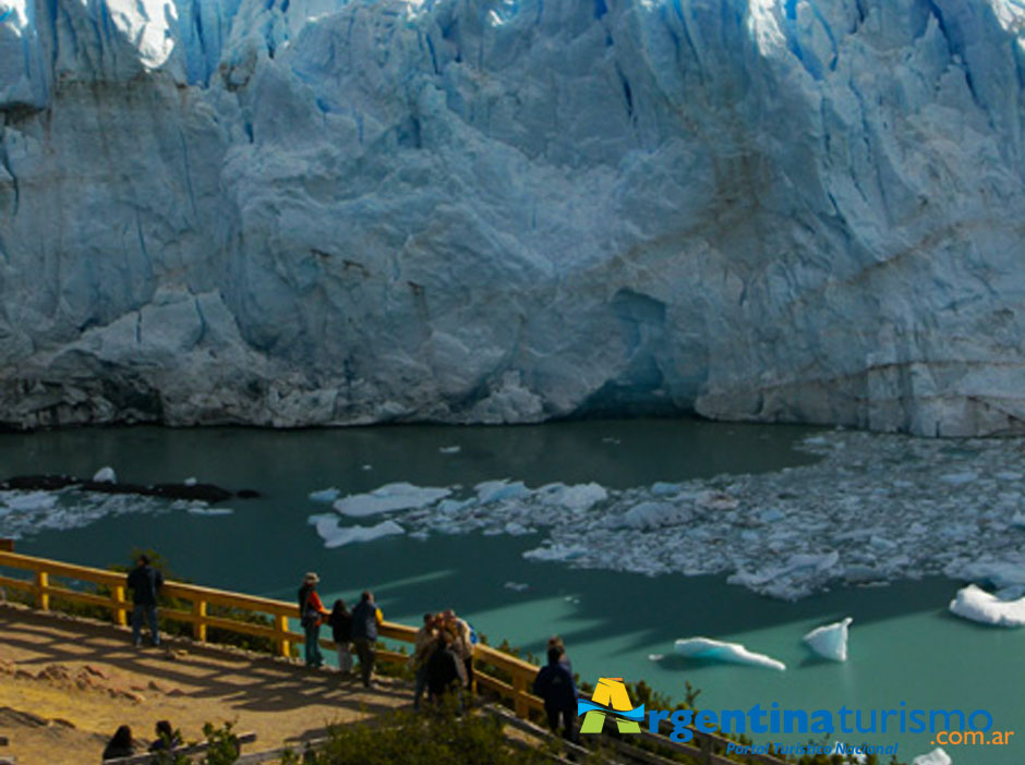 Pasarelas en Glaciar Perito Moreno - Imagen: Argentinaturismo.com.ar