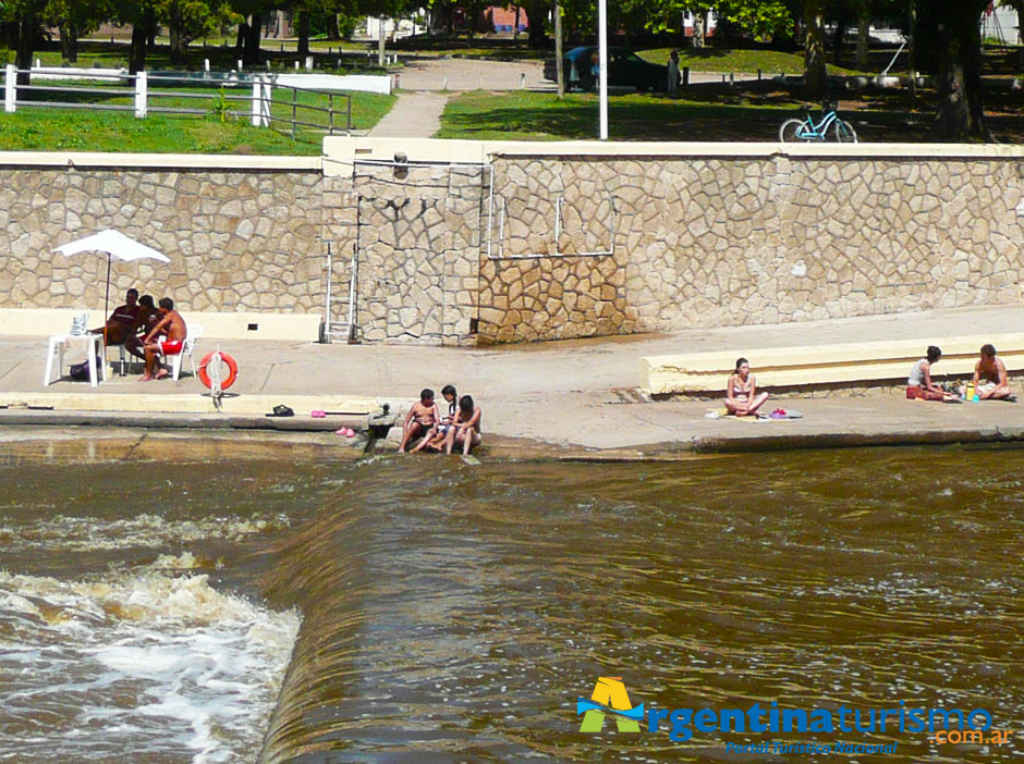 Playas y Balnearios de Salto - Imagen: Argentinaturismo.com.ar